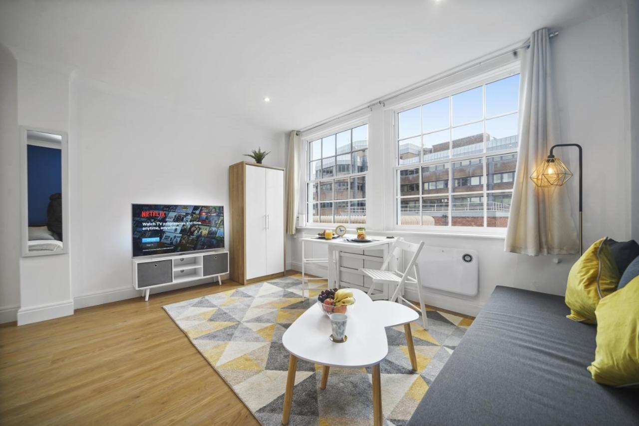 Studio Apartment By Homely Stays London Bagian luar foto