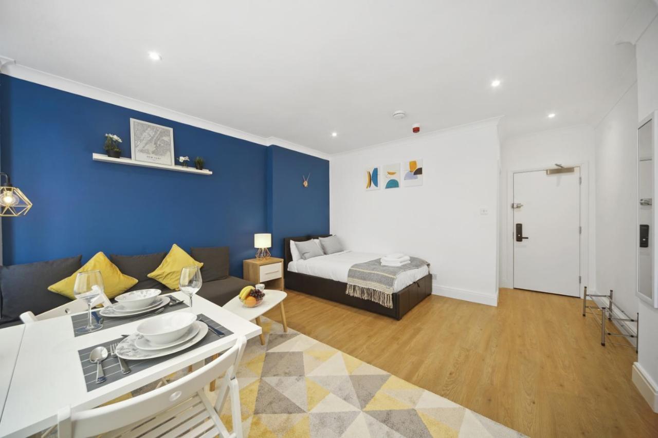 Studio Apartment By Homely Stays London Bagian luar foto